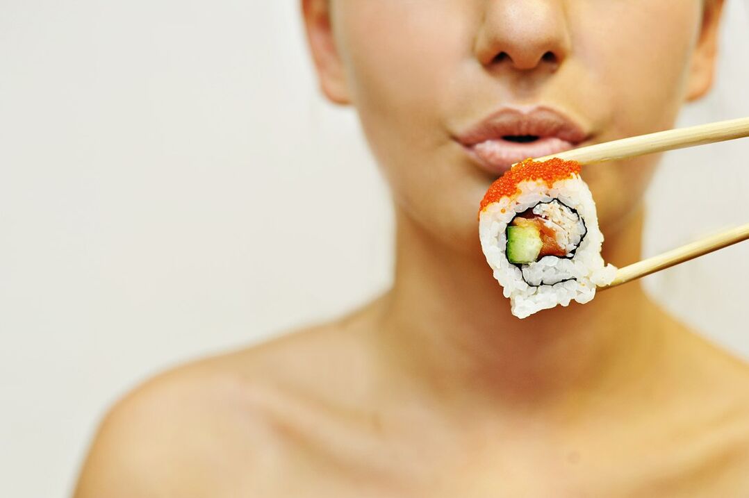 жапондық диетада суши жеу